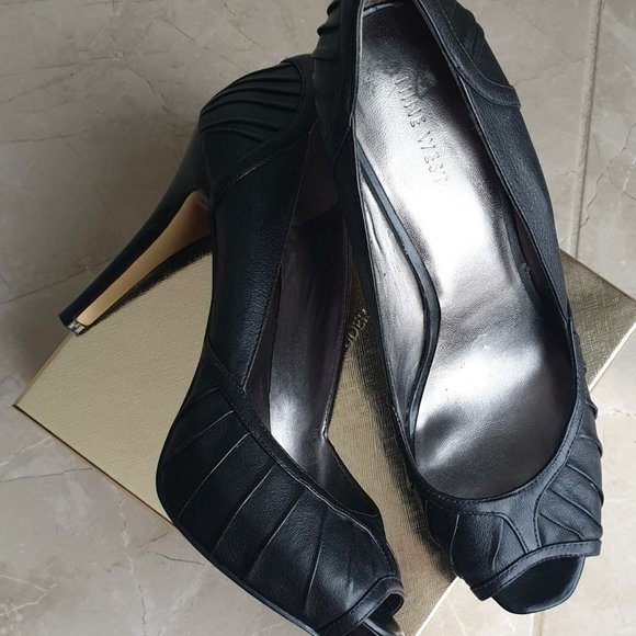 Nine West Black Satin Peep Toe Pumps size 8.5 heel 4" - Picture 2 of 7